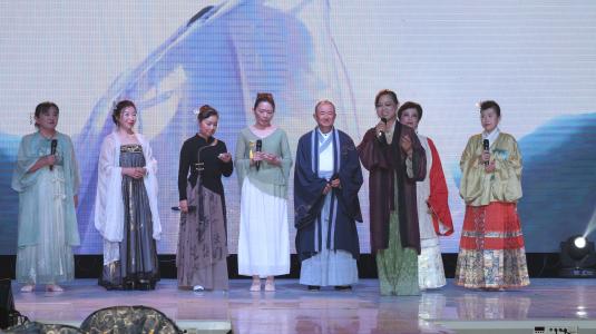 《梦里唐诗》作者：静水流深 朗诵：多彩文化交流中心(colorful Cultural Association)