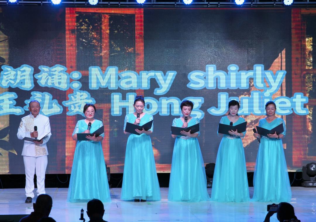 《翻阅阳光》作者：阿紫 朗诵：多彩文化交流中心